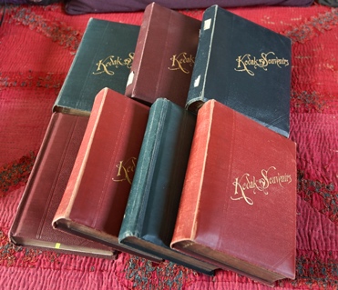 Une image contenant livre, texte, écriture manuscrite Description générée automatiquement